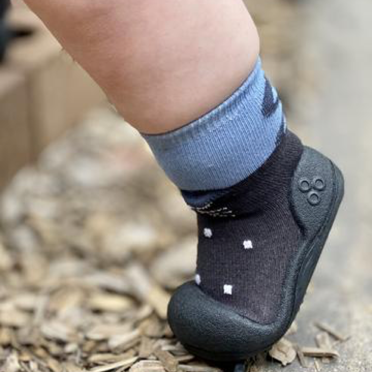 Baby Shoes - When to start puttng shoes on Baby